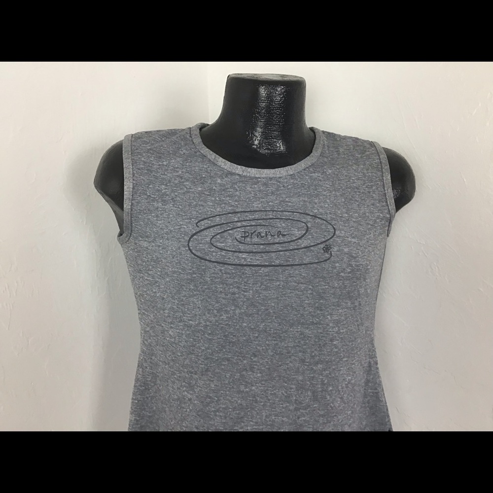 Prana grey women sport top sleeve tee graphic size M